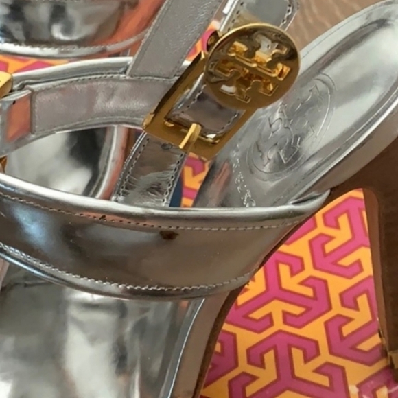 Tory Burch Metallic Gold Brouch Heels - Picture 5 of 13